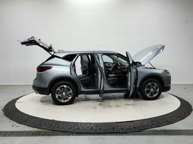 Used 2025 Chevrolet Blazer LT FWD image 17
