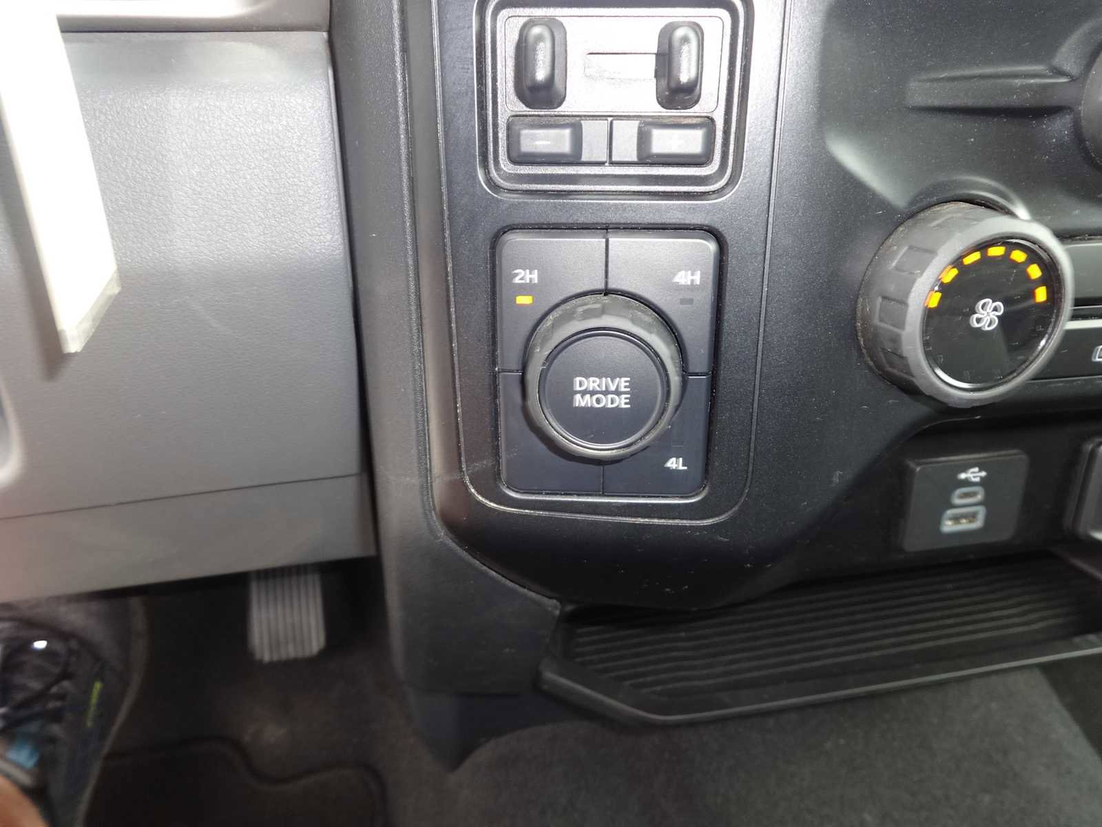 Used 2024 Ford F250 XLT image 23