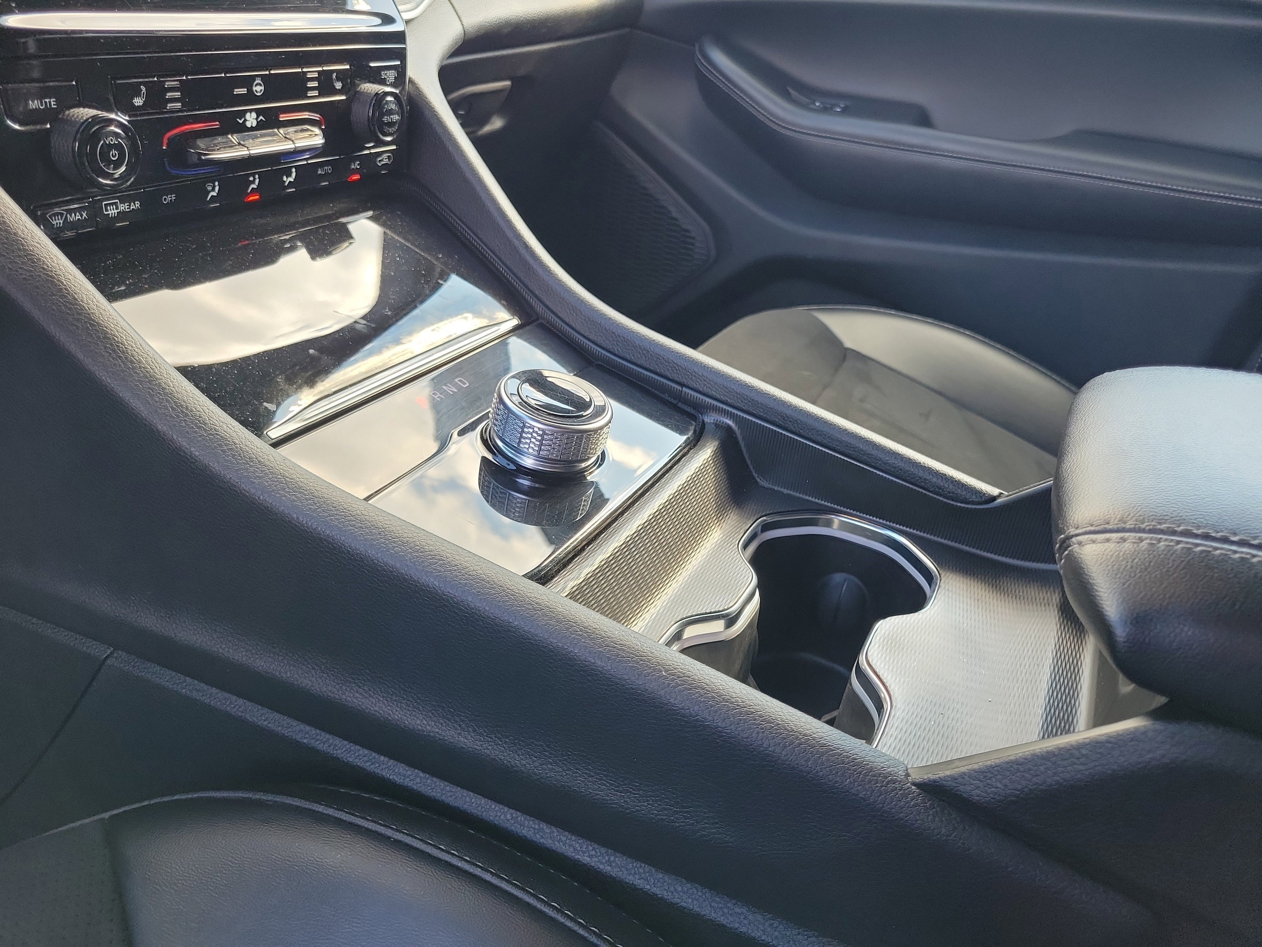 Used 2024 Jeep Grand Cherokee L Laredo image 29