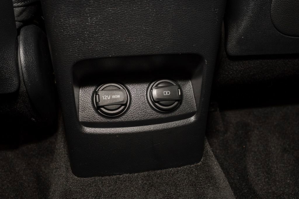 Used 2017 Kia Cadenza Technology image 7