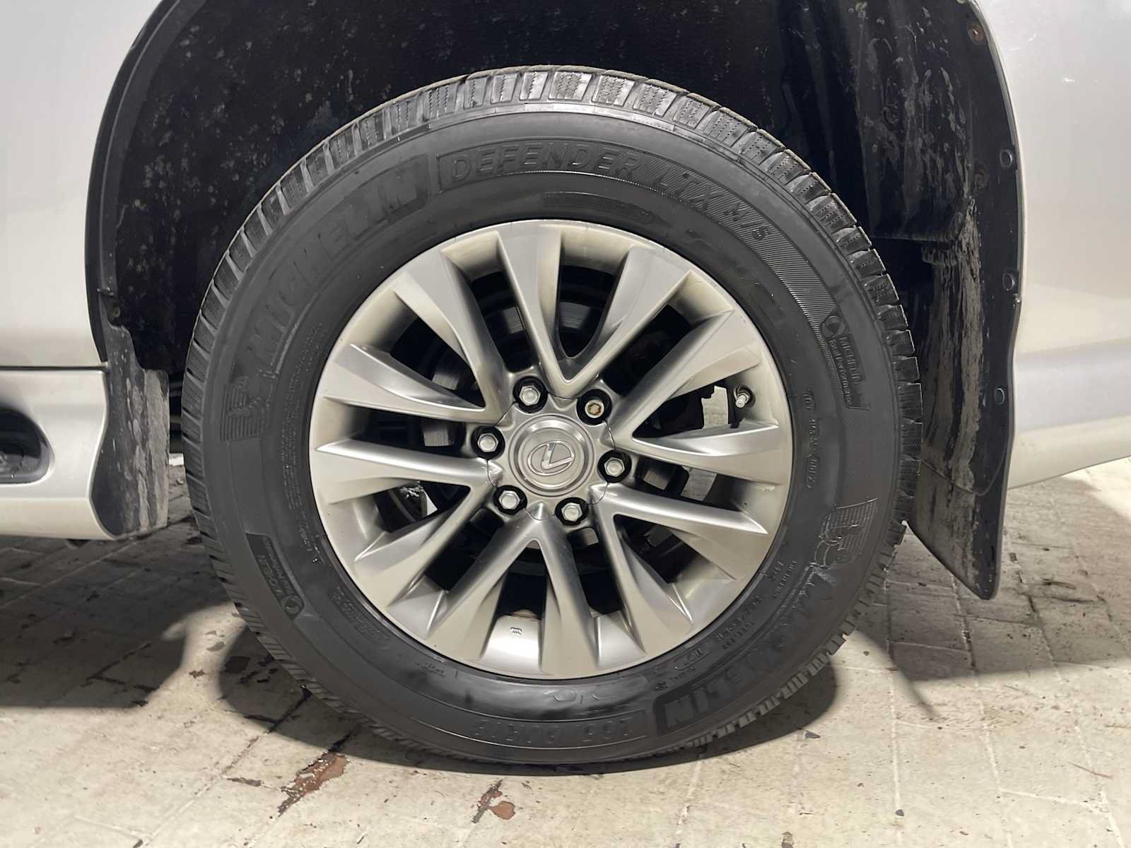 Used 2017 Lexus GX 460 Luxury w/ Preferred Accessory Package AWD/4WD image 8