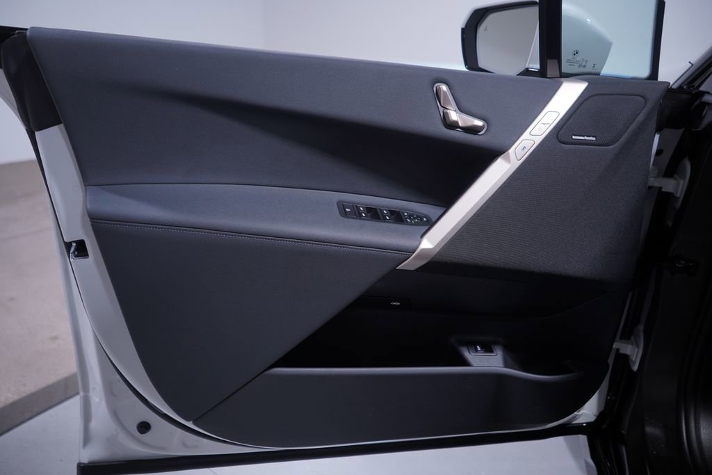 Used 2026 BMW iX xDrive60 image 15