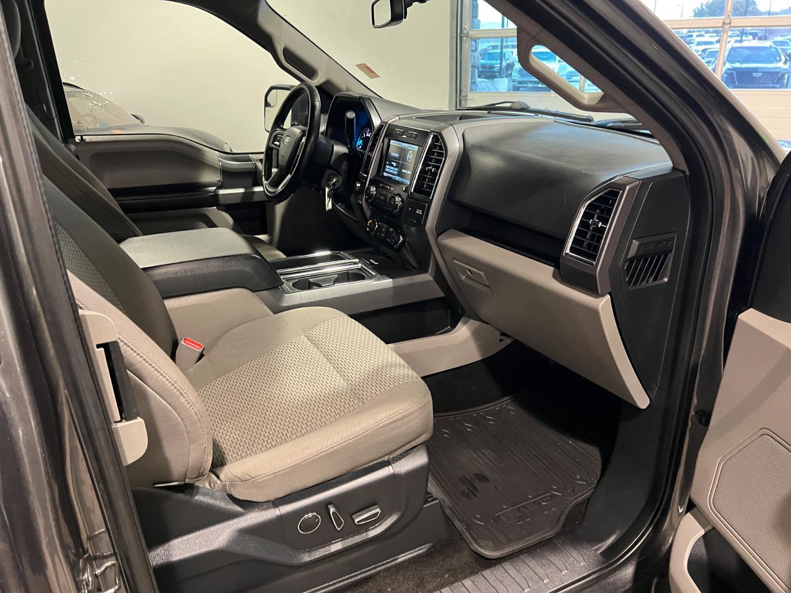 Used 2015 Ford F150 XLT w/ Equipment Group 302A Luxury image 35