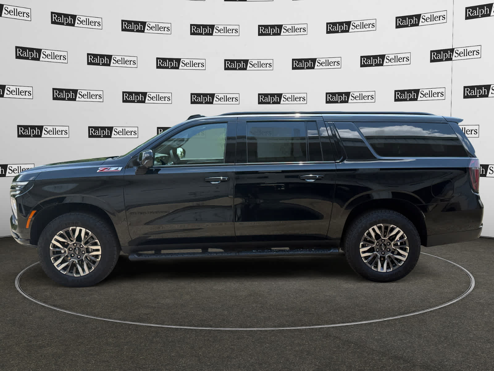 Used 2025 Chevrolet Suburban Z71 AWD/4WD image 3