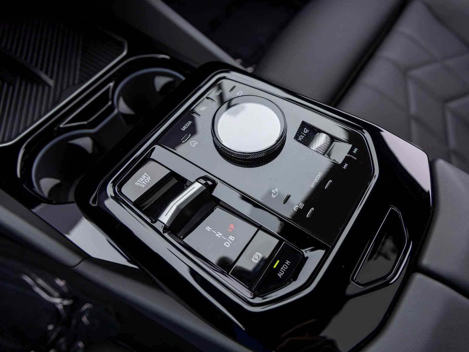 Used 2025 BMW i5 xDrive40 w/ Premium Package image 37