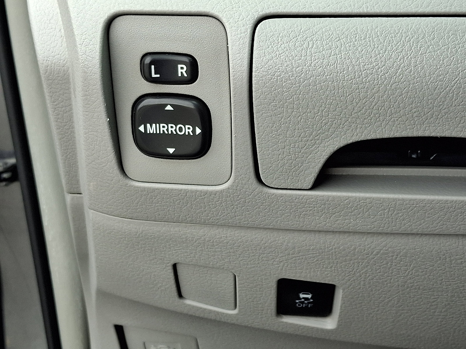 Used 2011 Toyota Camry LE w/ LE Extra-Value Pkg image 23