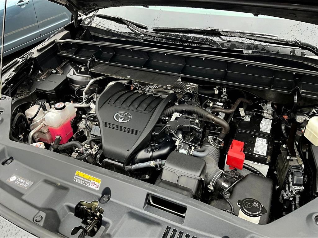 Used 2024 Toyota Highlander XLE AWD/4WD image 36