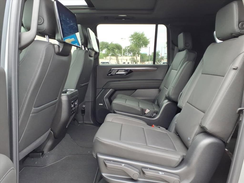 New 2026 Chevrolet Suburban Z71 w/ Z71 Off-Road Package AWD/4WD image 18