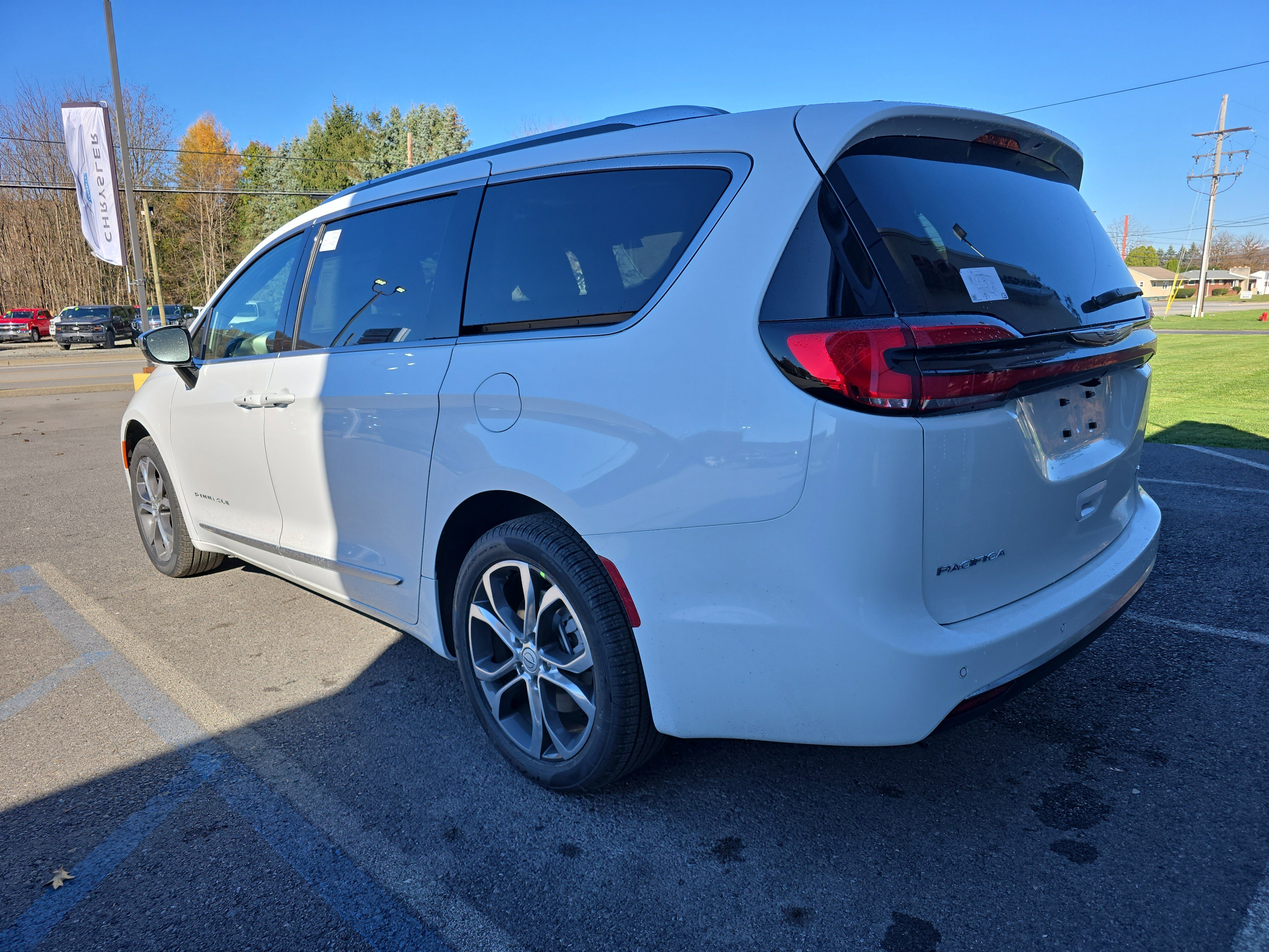 New 2026 Chrysler Pacifica Pinnacle image 7