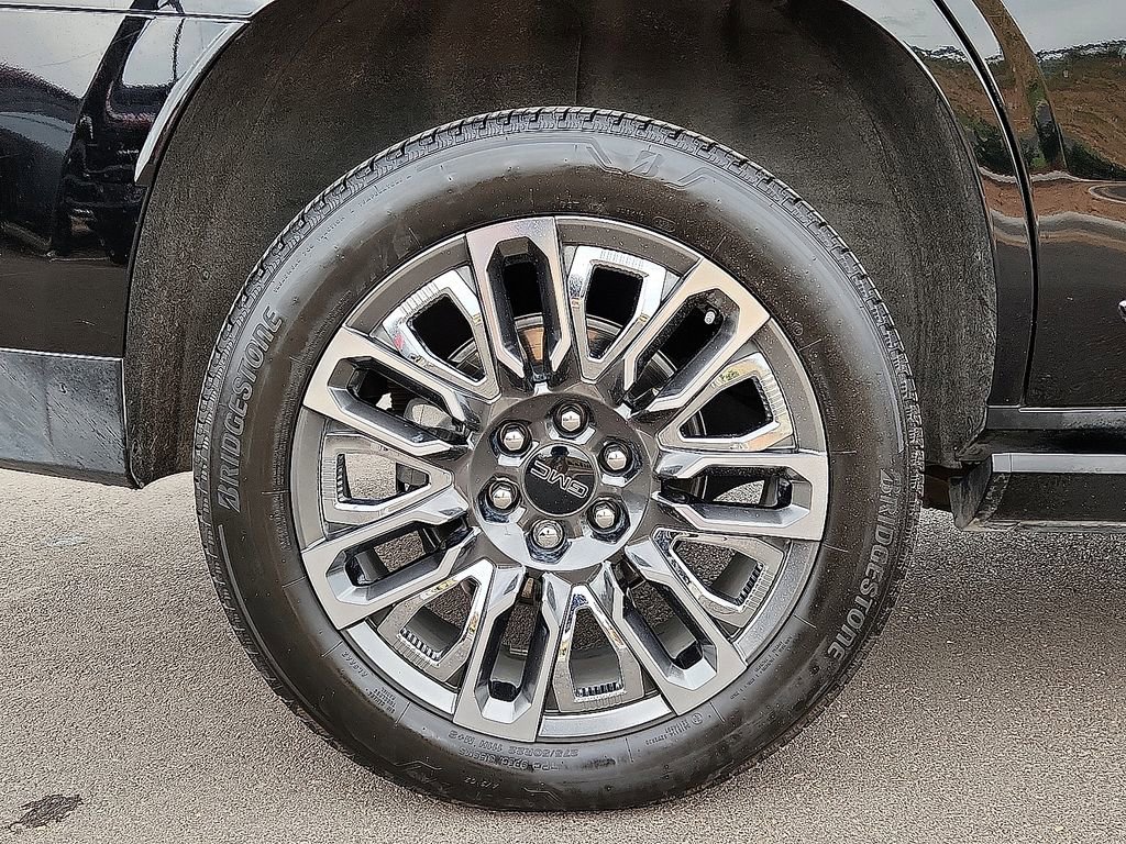 Used 2023 GMC Yukon Denali Ultimate AWD/4WD image 8