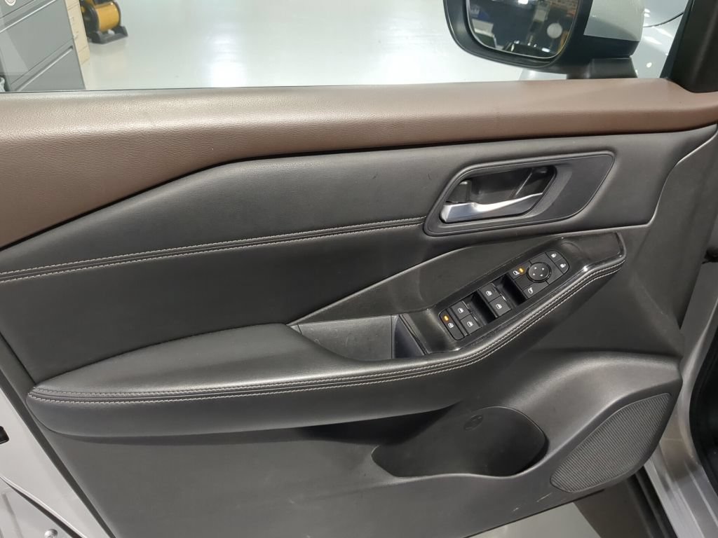 Used 2023 Nissan Rogue SV w/ SV Premium B Package AWD/4WD image 15