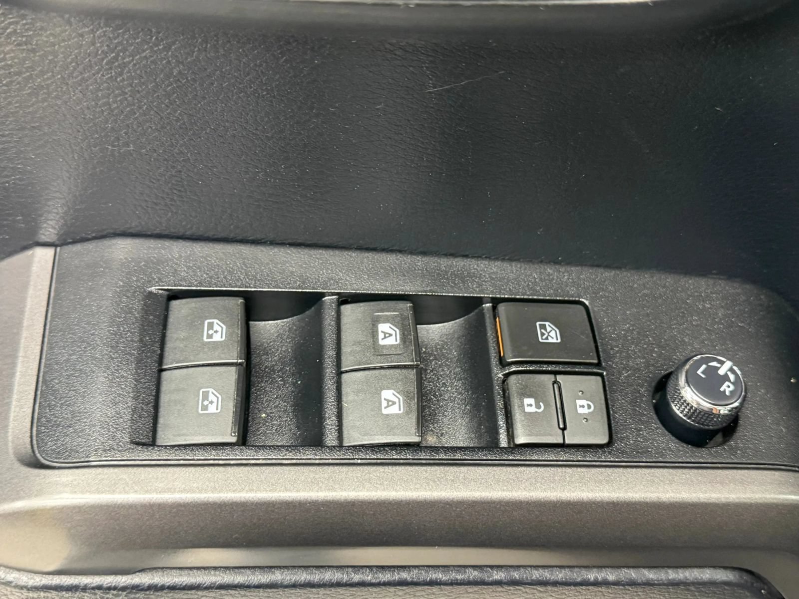 Used 2018 Toyota Tacoma TRD Sport AWD/4WD image 25
