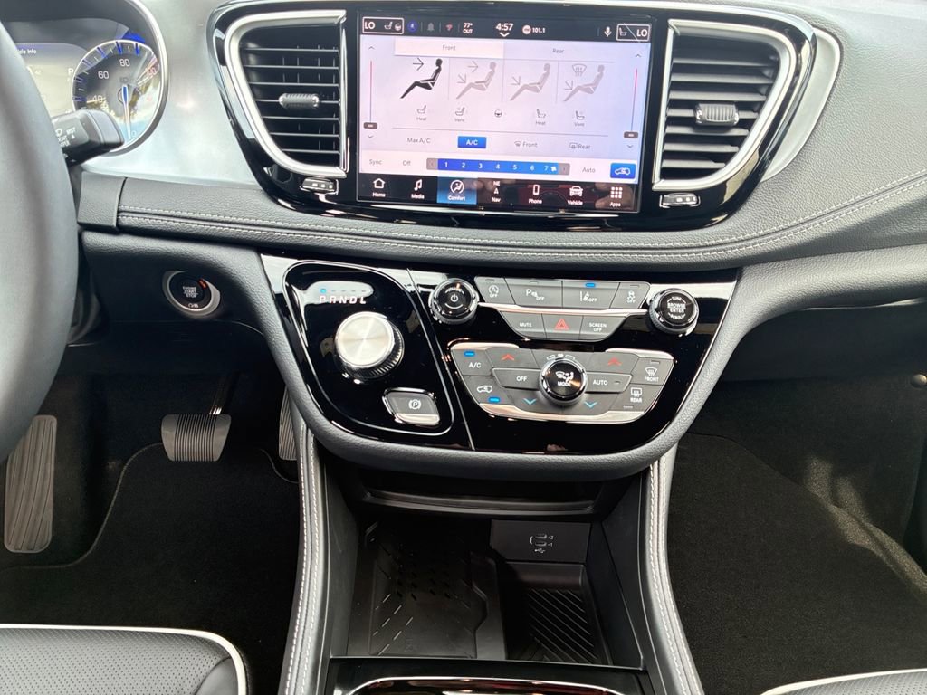New 2026 Chrysler Pacifica Limited FWD image 3