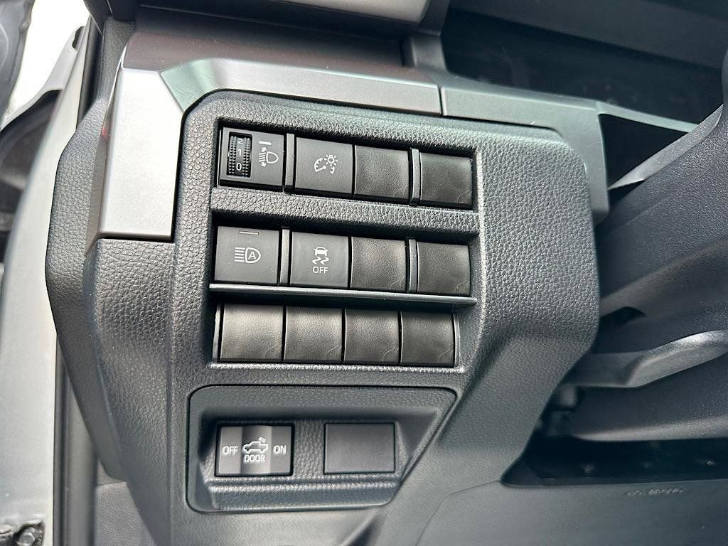 Certified 2024 Toyota Tacoma SR5 AWD/4WD image 20