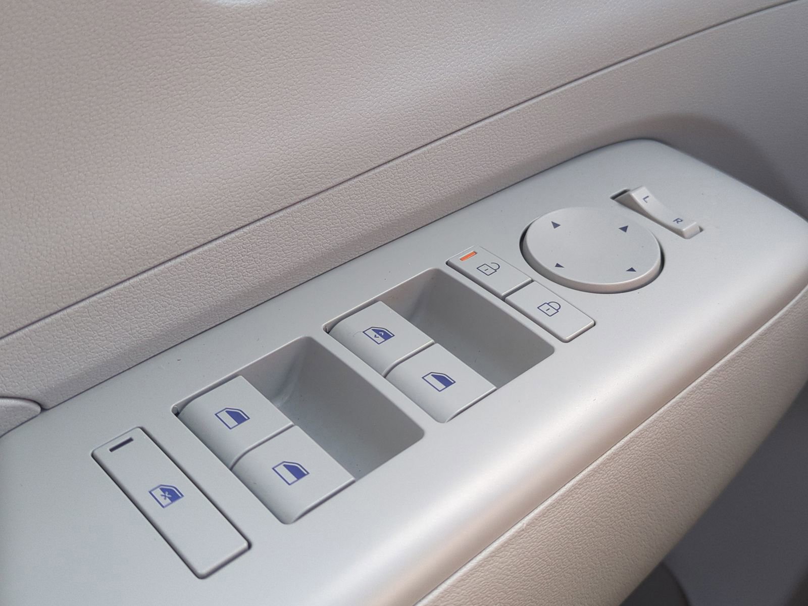 Certified 2024 Hyundai Kona SEL FWD image 30
