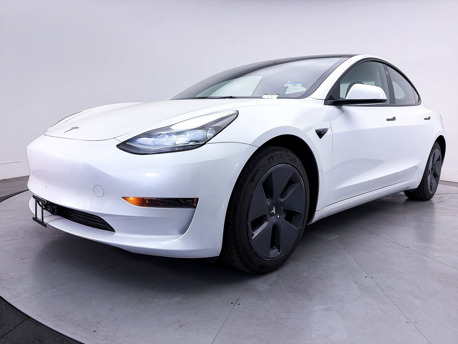 Used 2023 Tesla Model 3 Standard Range image 11