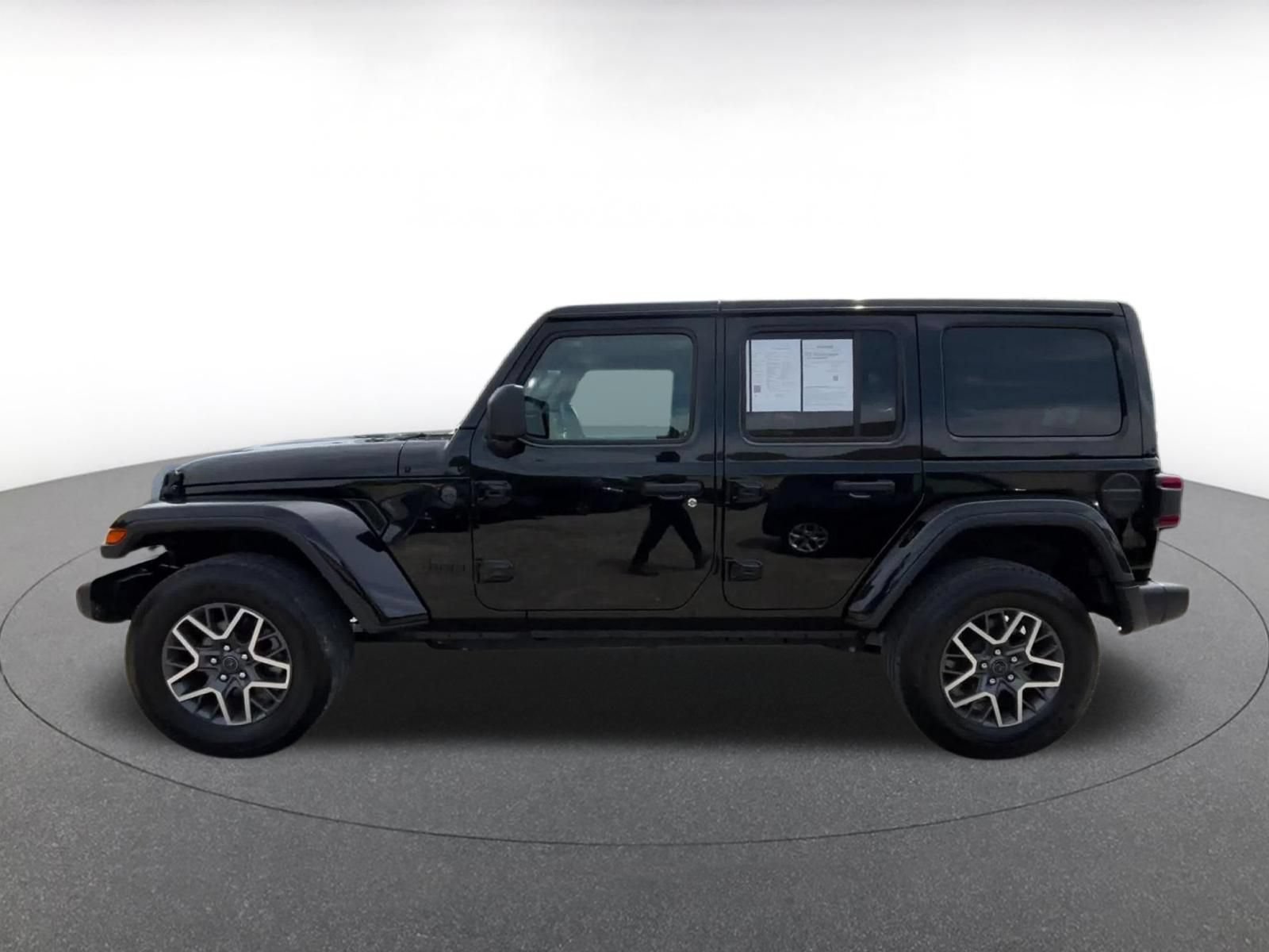Used 2025 Jeep Wrangler Unlimited Sahara AWD/4WD image 9