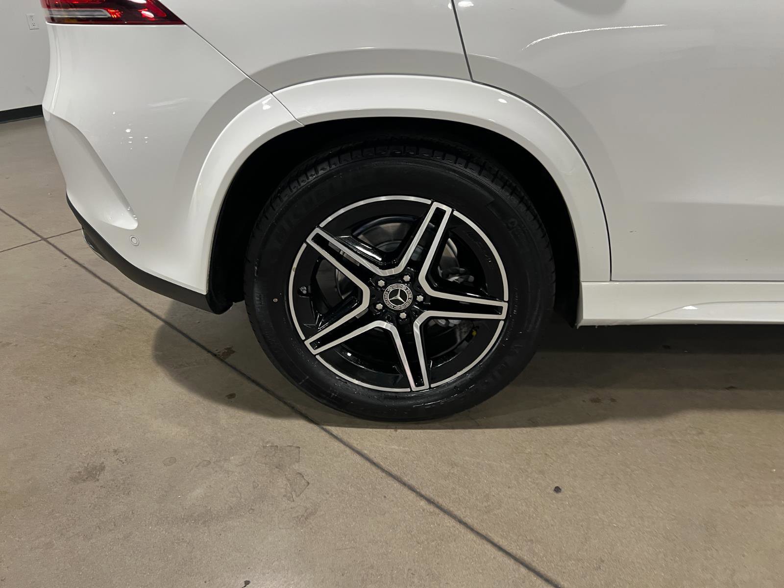 Used 2022 Mercedes-Benz GLE 350 4MATIC w/ AMG Line Exterior image 46