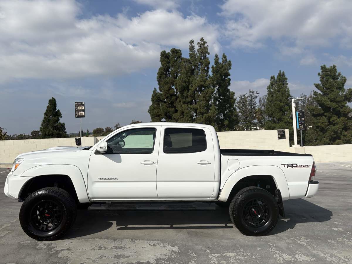 Used 2014 Toyota Tacoma PreRunner image 17