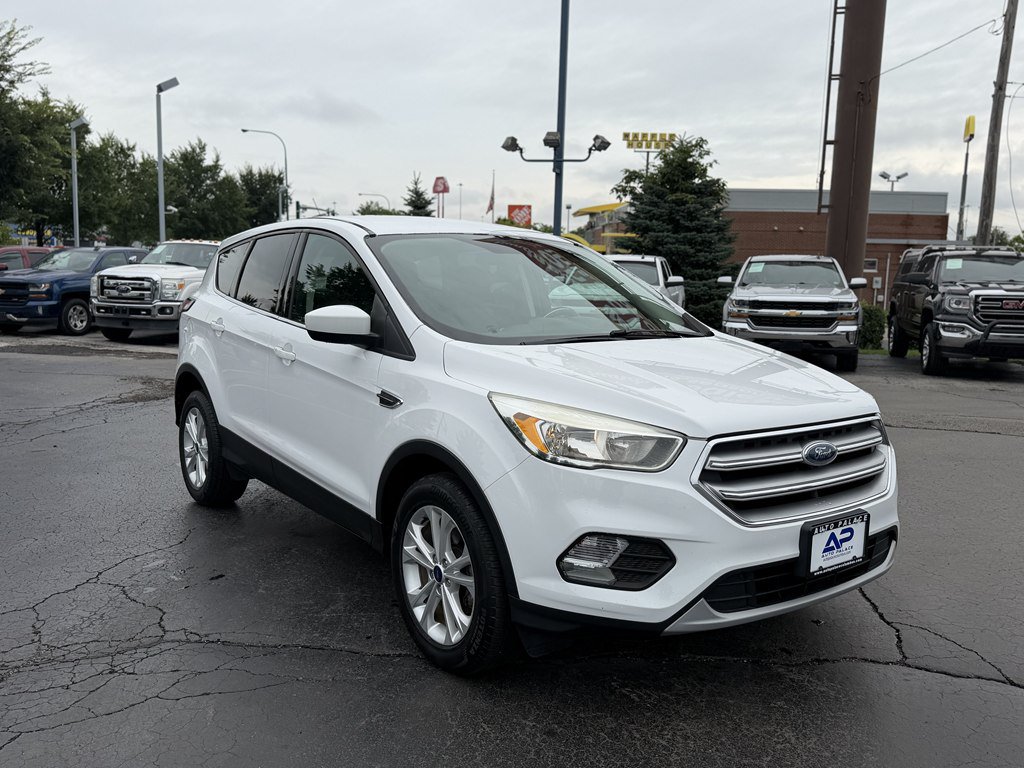 Used 2017 Ford Escape SE FWD image 3