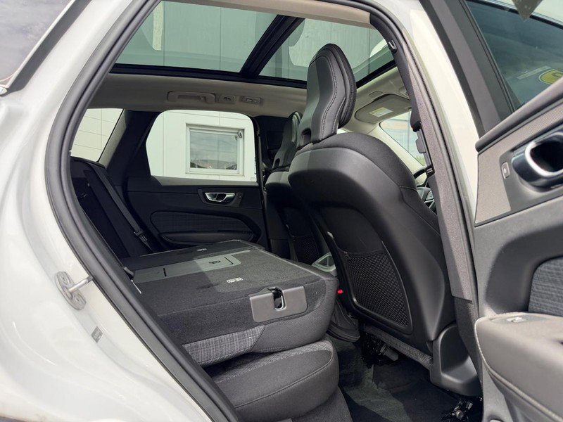 Certified 2023 Volvo XC60 B5 Core AWD/4WD image 11