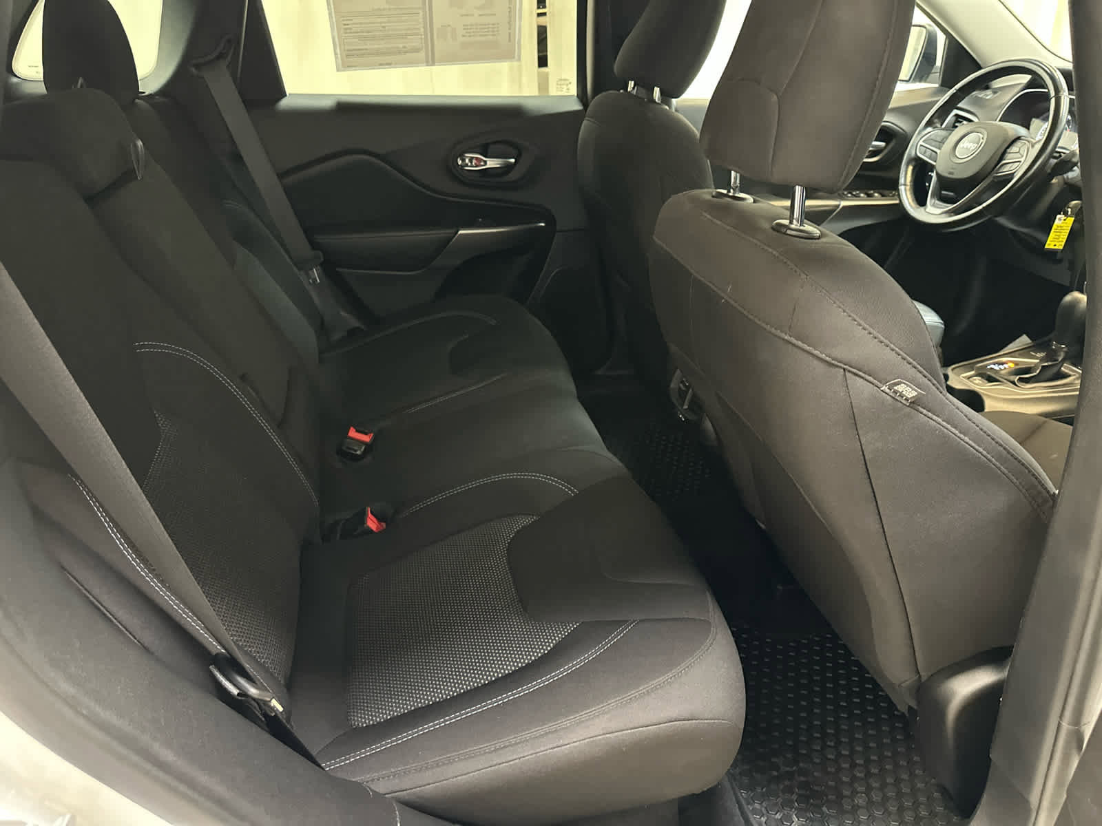 Used 2020 Jeep Cherokee Latitude w/ Cold Weather Group image 19