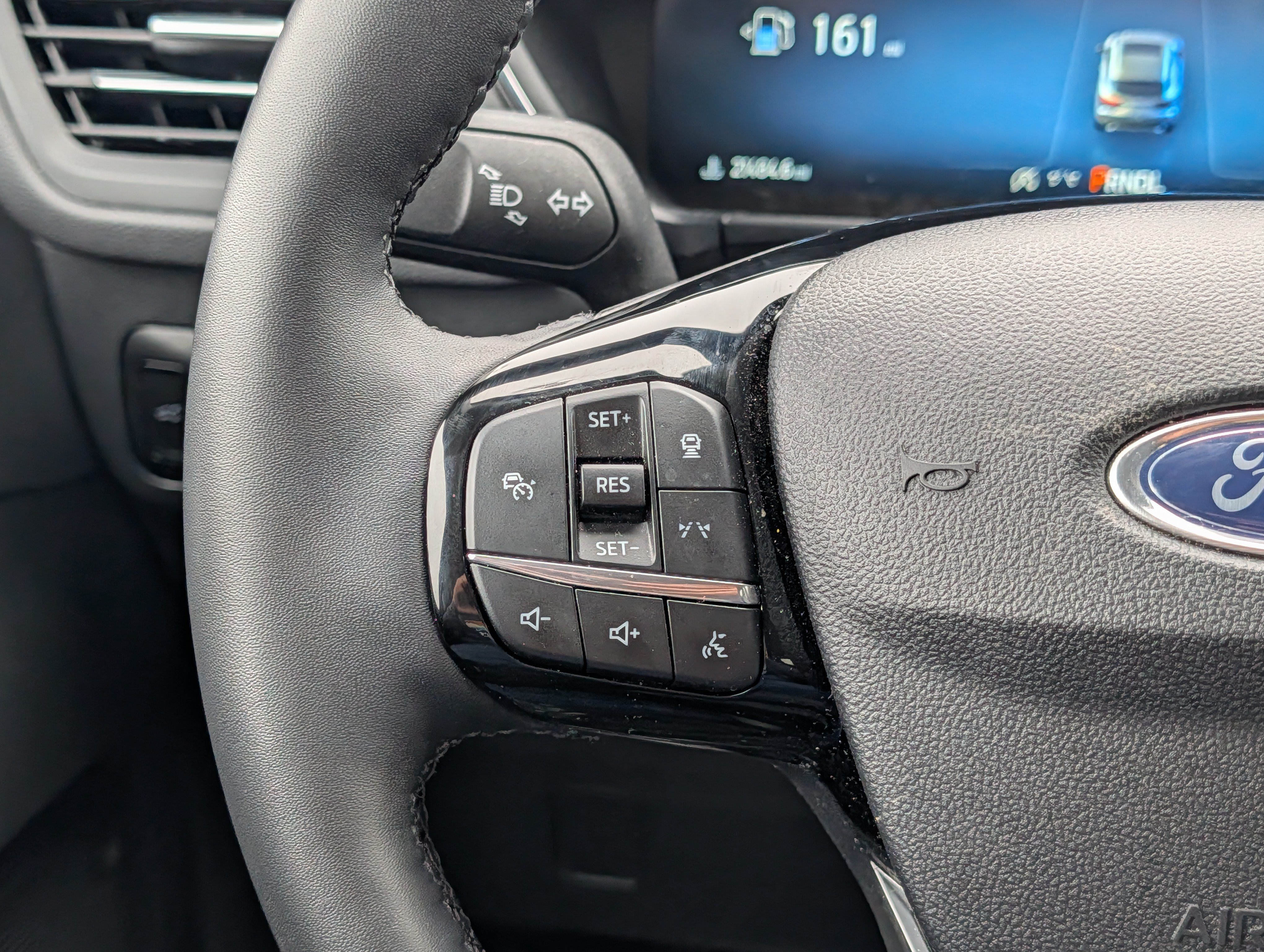 Used 2025 Ford Escape Platinum AWD/4WD image 29