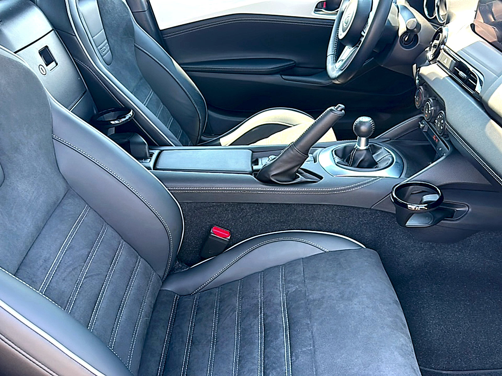 Used 2025 MAZDA MX-5 Miata RF Club RWD image 20