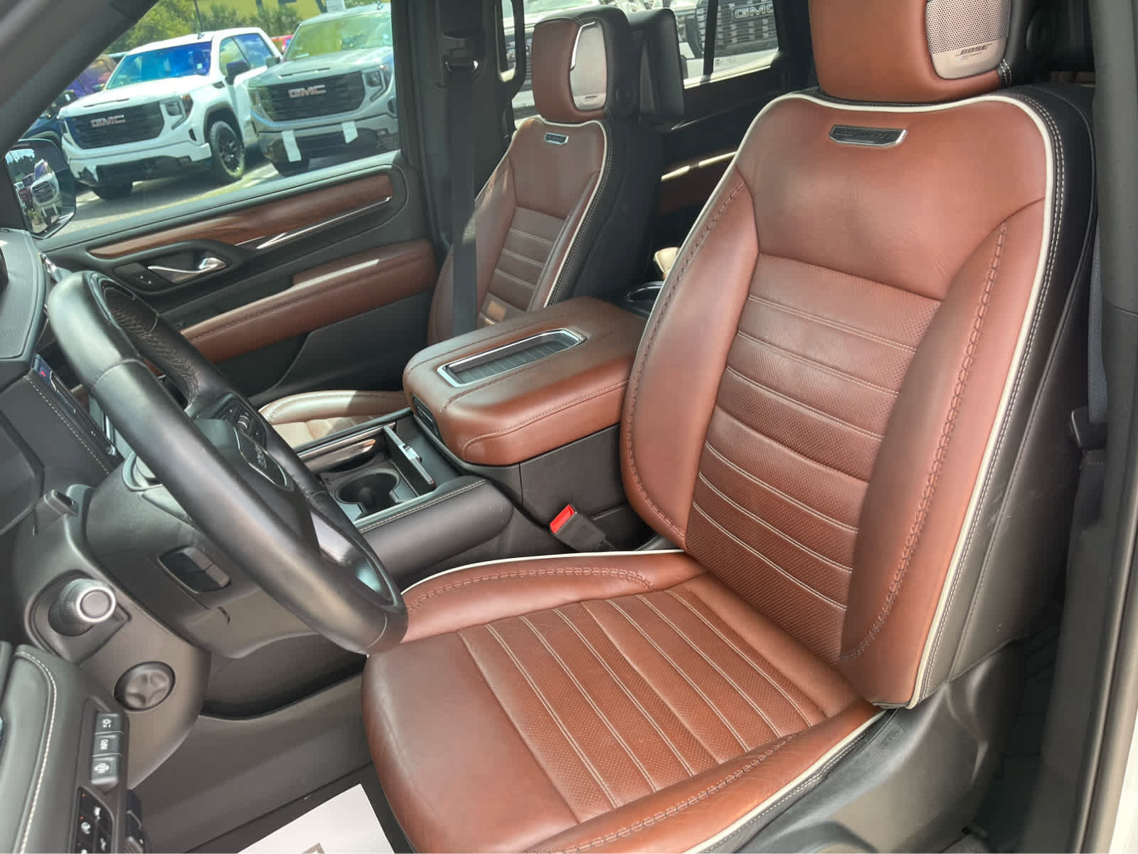 Used 2023 GMC Yukon Denali Ultimate AWD/4WD image 14