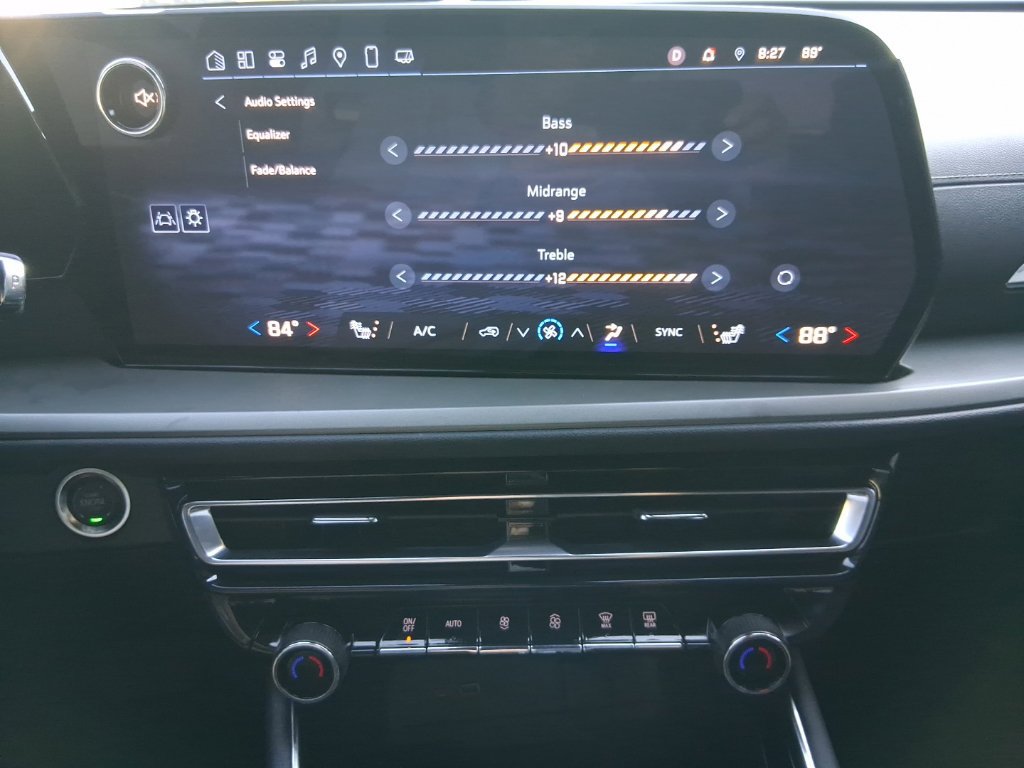 Used 2025 Chevrolet Traverse LT FWD image 25
