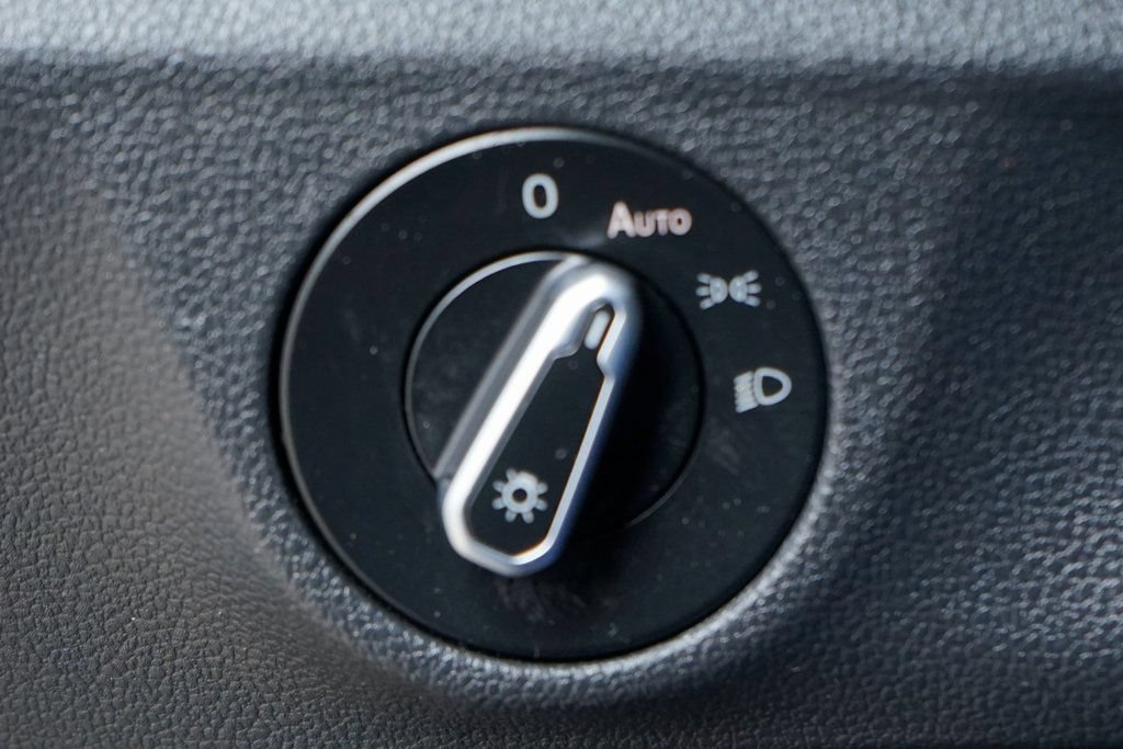 Used 2022 Volkswagen Jetta SE FWD image 19