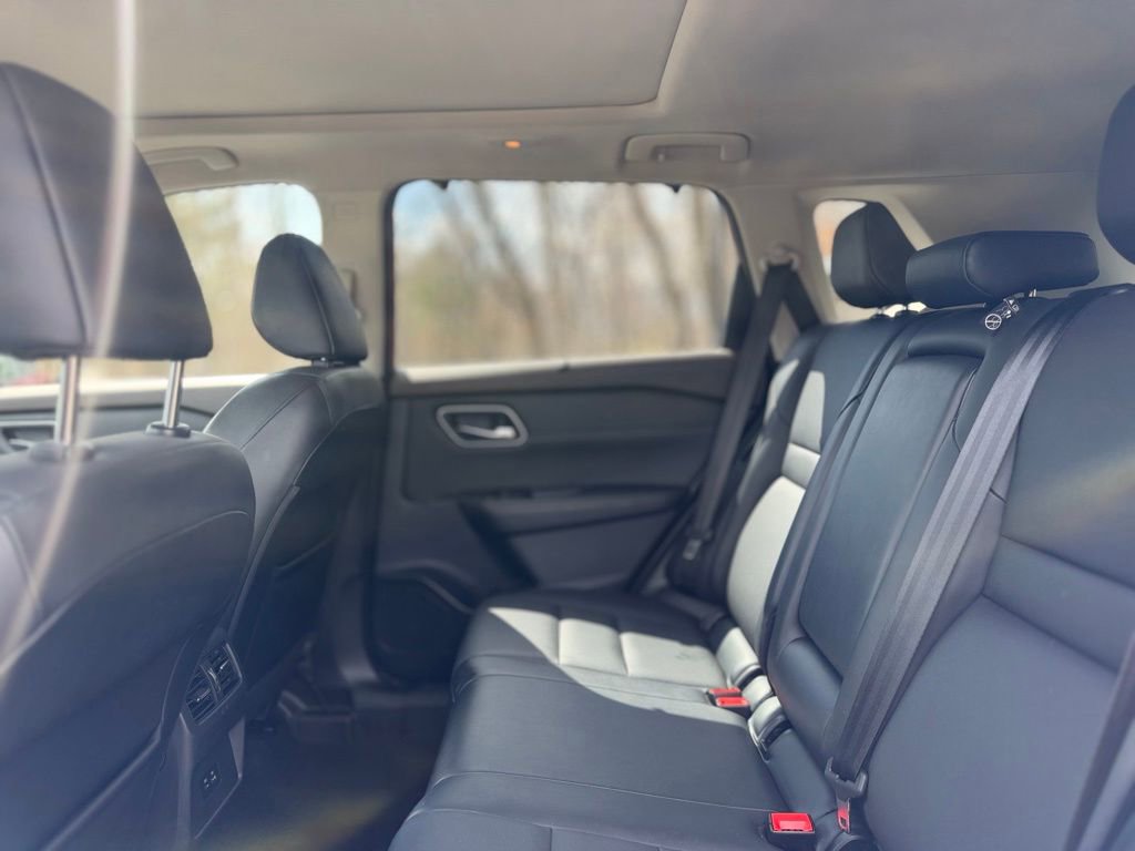 Used 2021 Nissan Rogue SV w/ Premium Package image 23