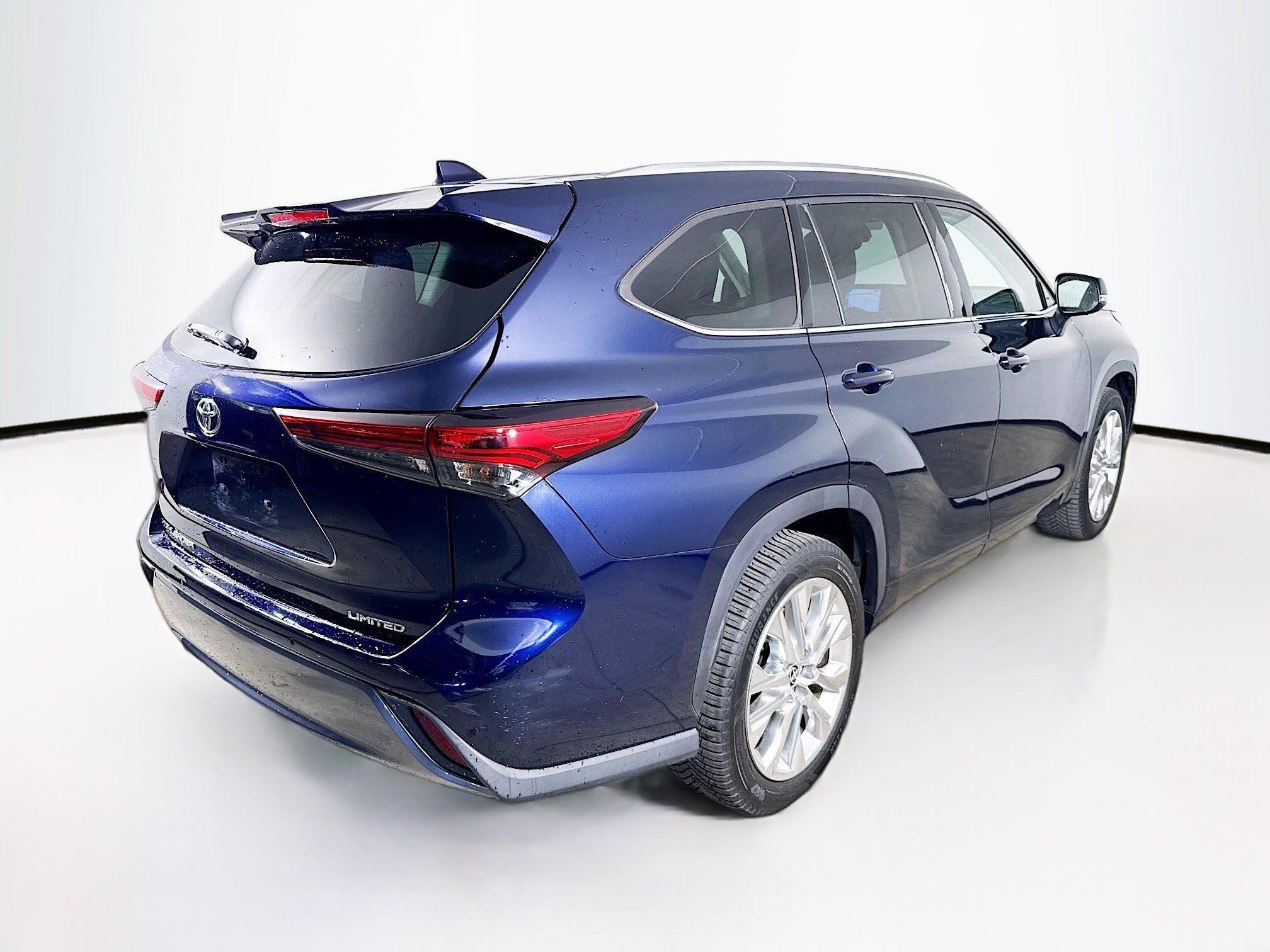 Used 2021 Toyota Highlander Limited FWD image 34