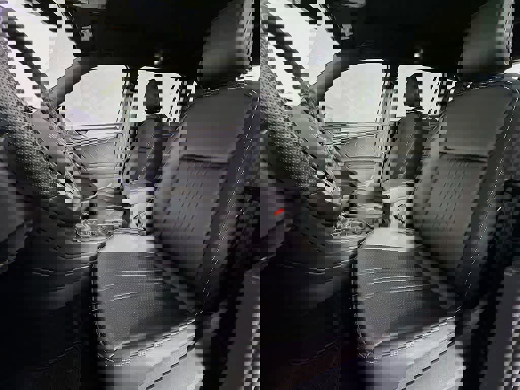 Used 2024 Volkswagen Tiguan SE R-Line image 12