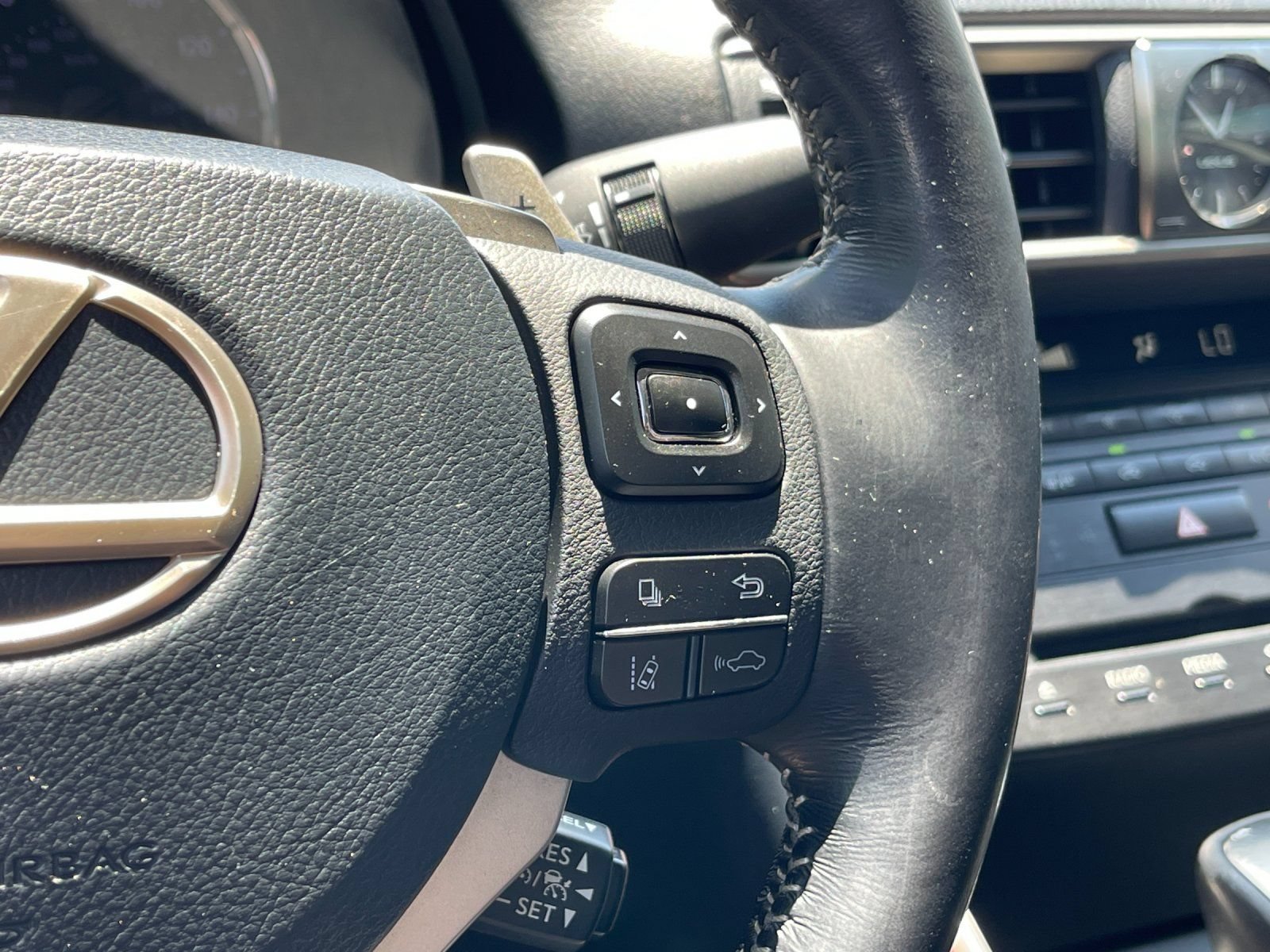 Used 2017 Lexus IS 200t RWD image 27