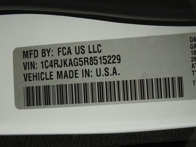 Used 2024 Jeep Grand Cherokee L Laredo image 16