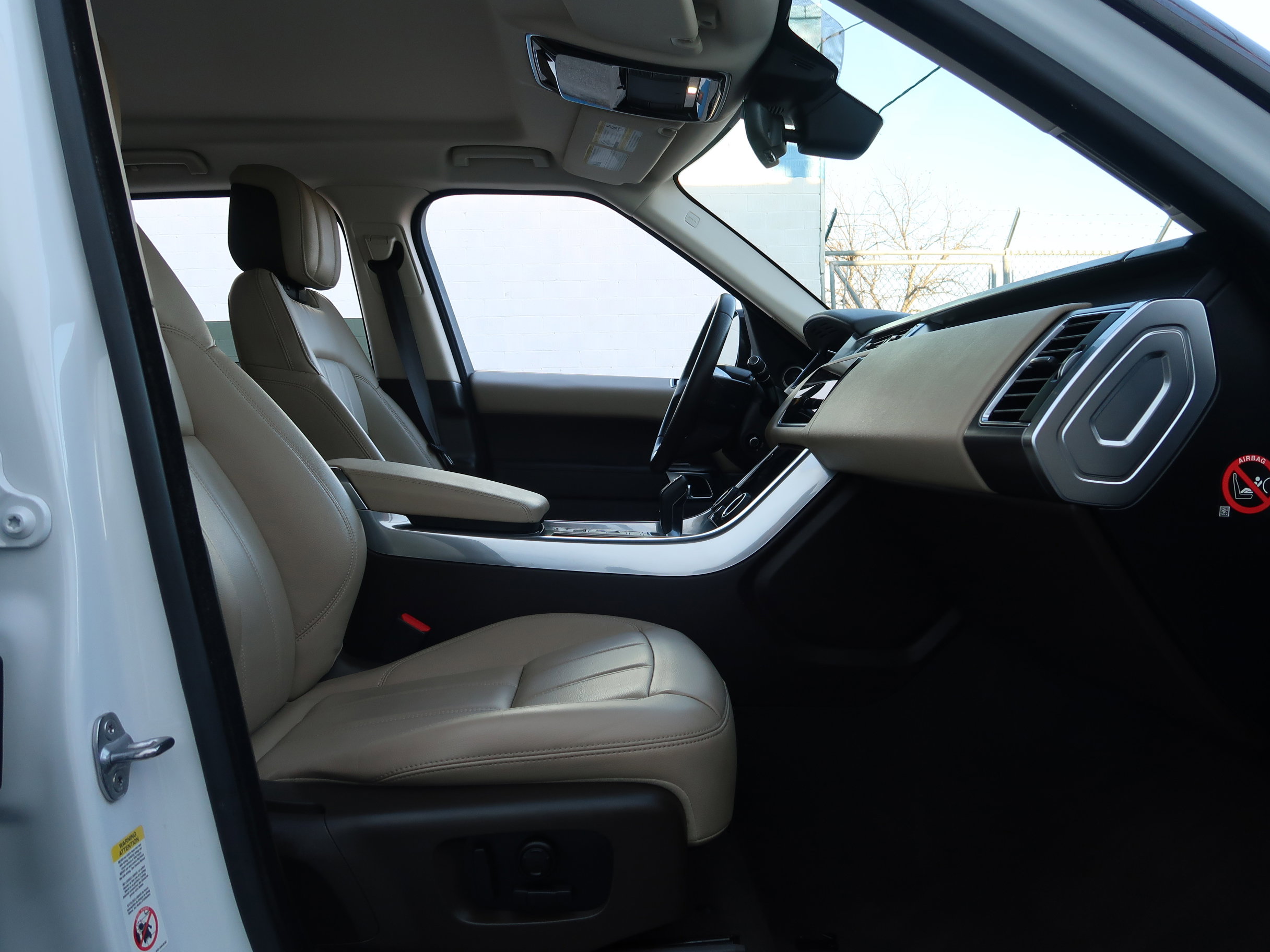 Used 2018 Land Rover Range Rover Sport SE image 38