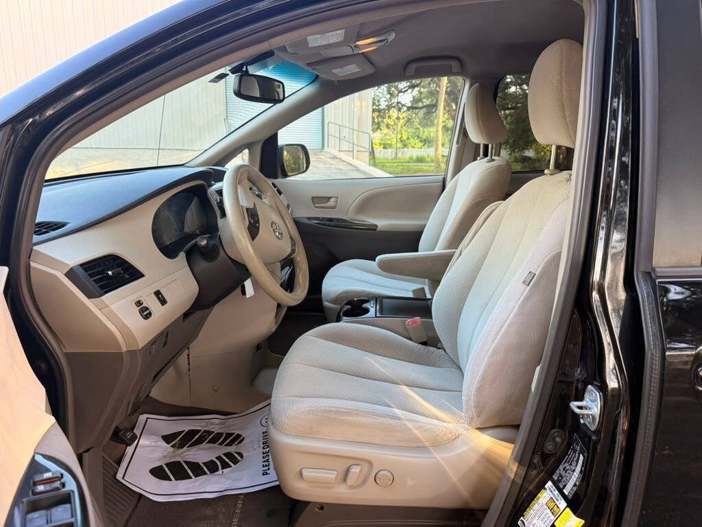 Used 2014 Toyota Sienna LE FWD image 10