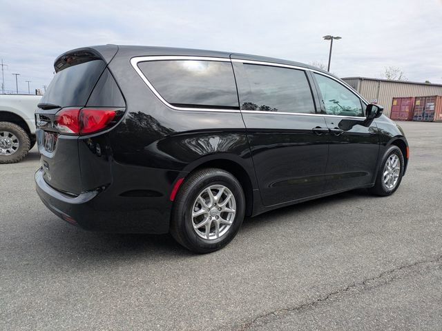 New 2026 Chrysler Voyager LX image 4