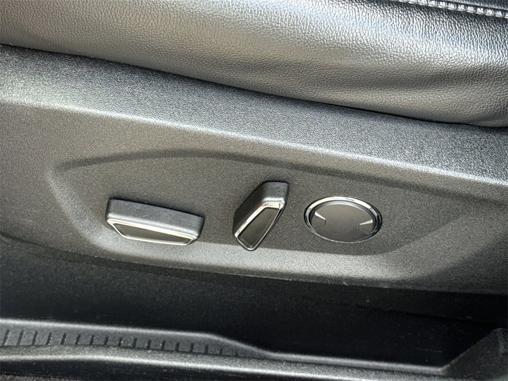 Used 2019 Ford Edge Titanium image 35