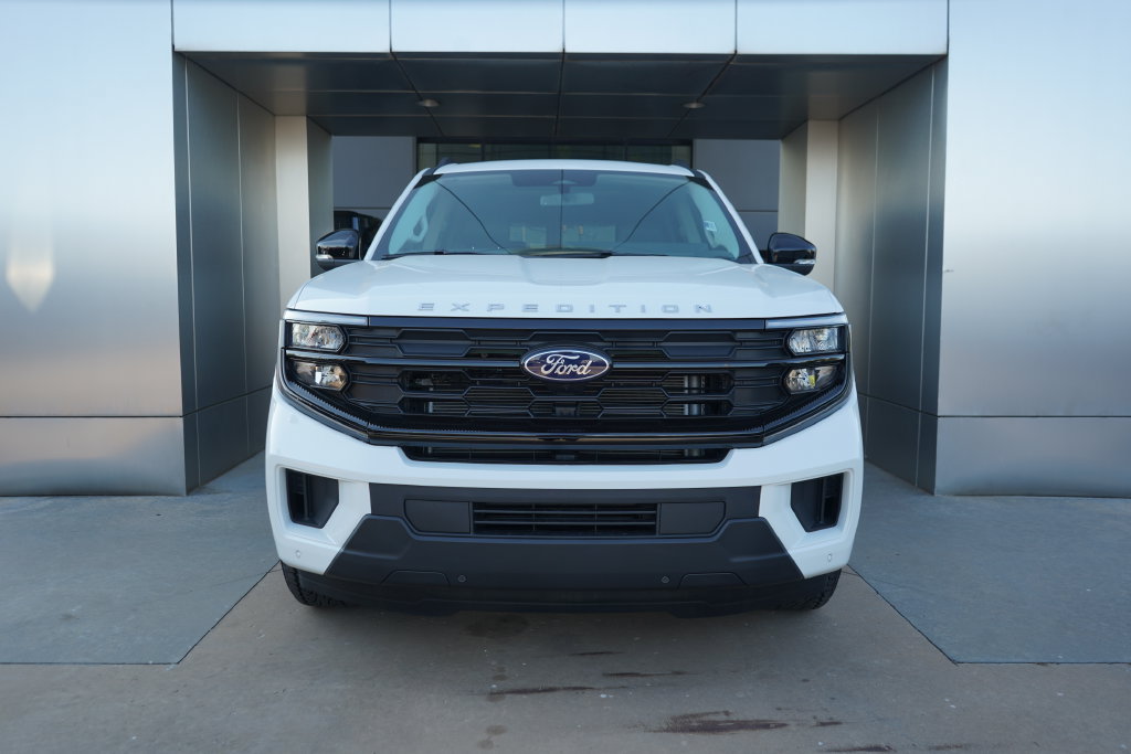 New 2026 Ford Expedition Active AWD/4WD image 4