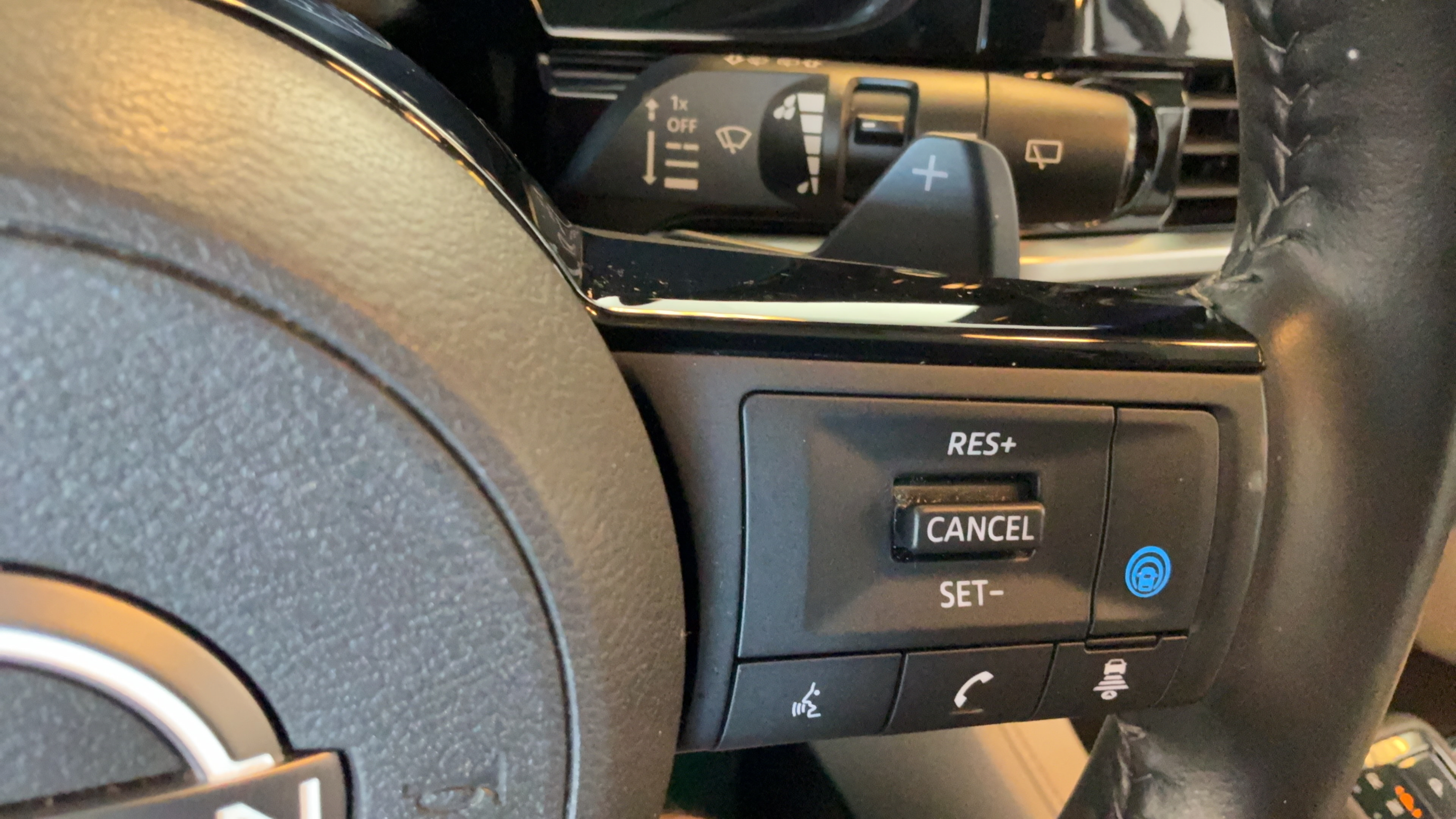 Used 2024 Nissan Pathfinder SL w/ SL Premium Package FWD image 18