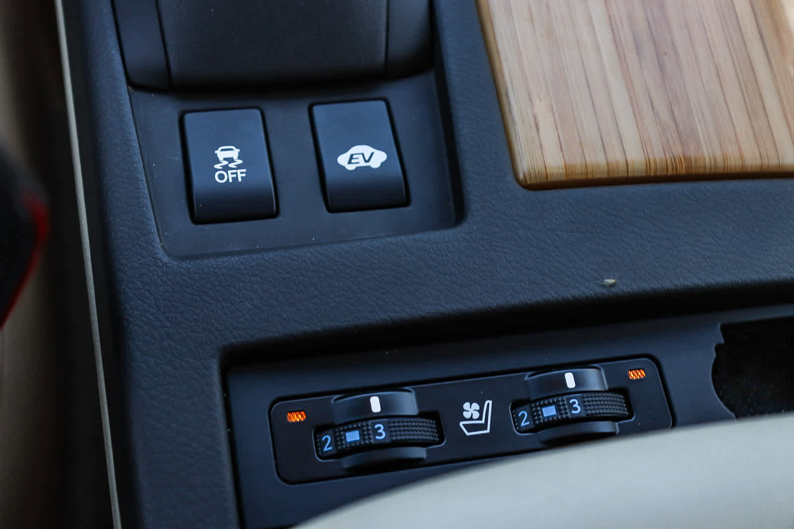 Used 2014 Lexus RX 450h FWD image 30