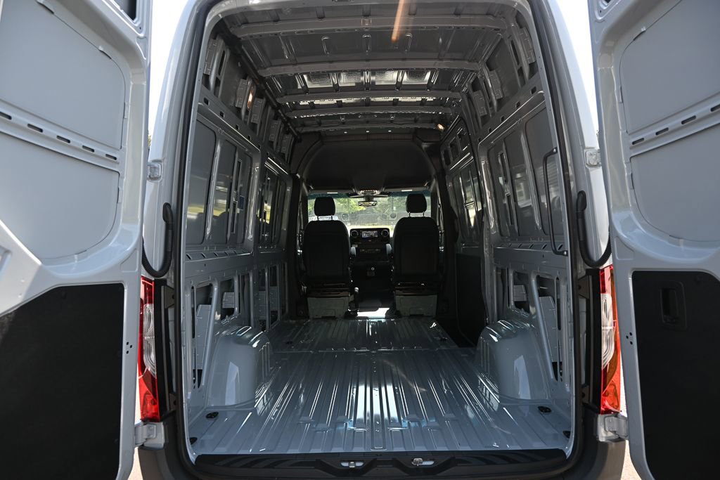 Used 2025 Mercedes-Benz Sprinter 2500 image 29