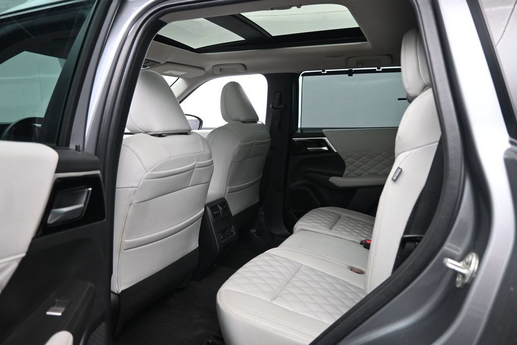 Used 2023 Mitsubishi Outlander SEL AWD/4WD image 24