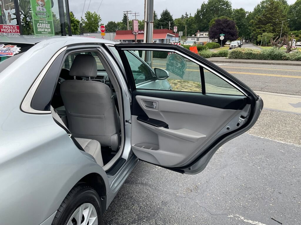Used 2017 Toyota Camry LE image 14