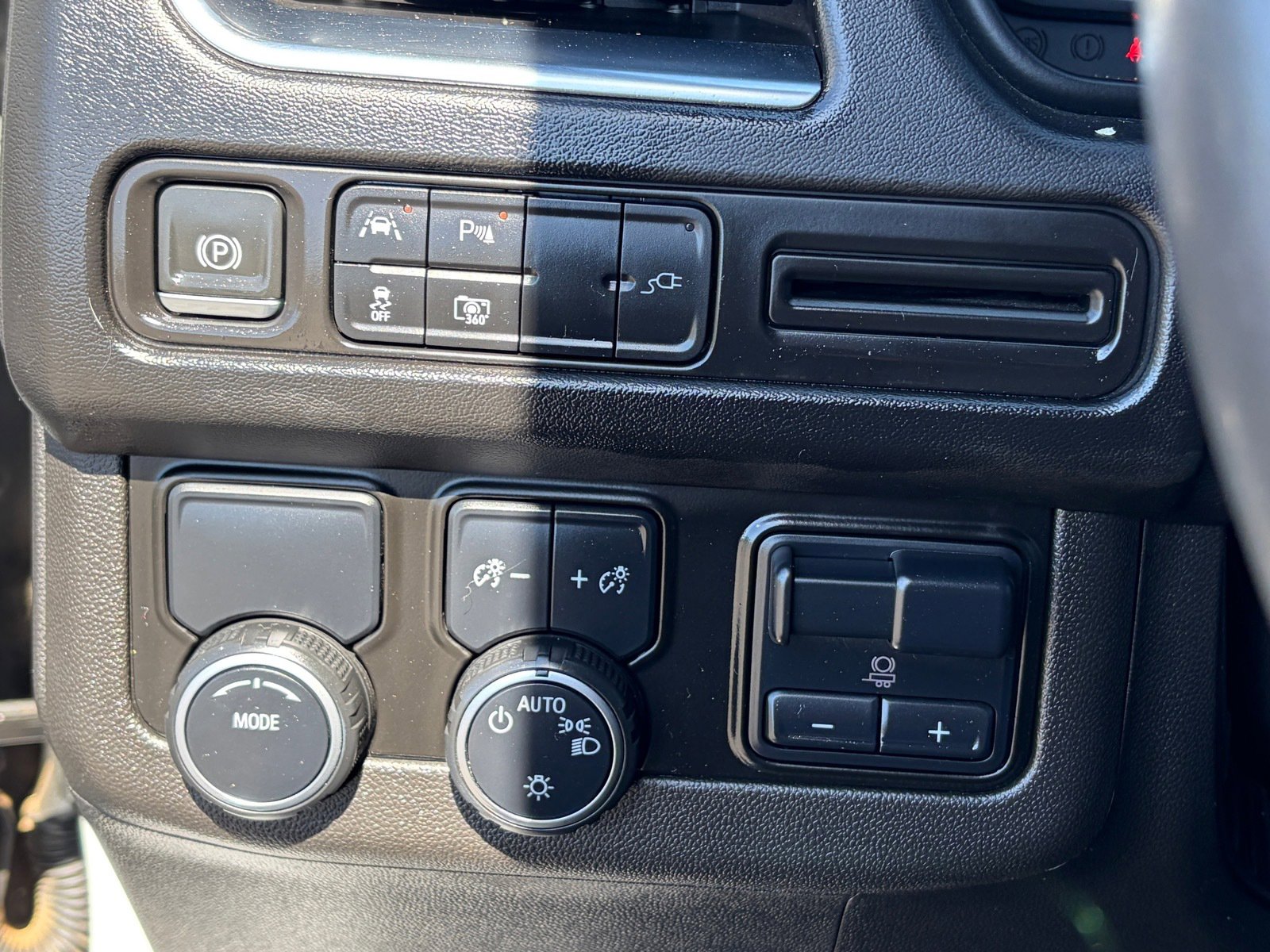 Used 2022 Chevrolet Tahoe RST w/ Sport Performance Package RWD image 19