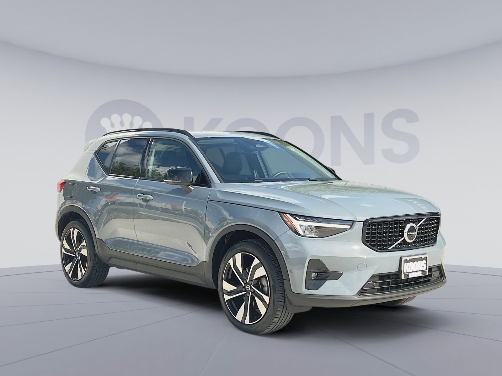 Certified 2023 Volvo XC40 B5 Plus w/ Climate Package image 5