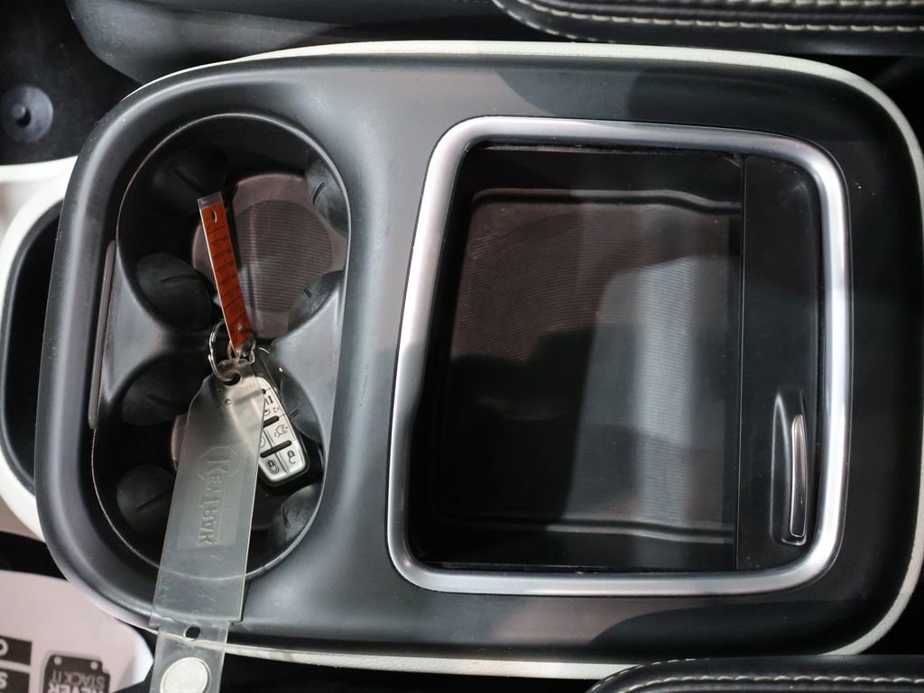 Used 2024 Chrysler Pacifica Touring-L FWD image 36