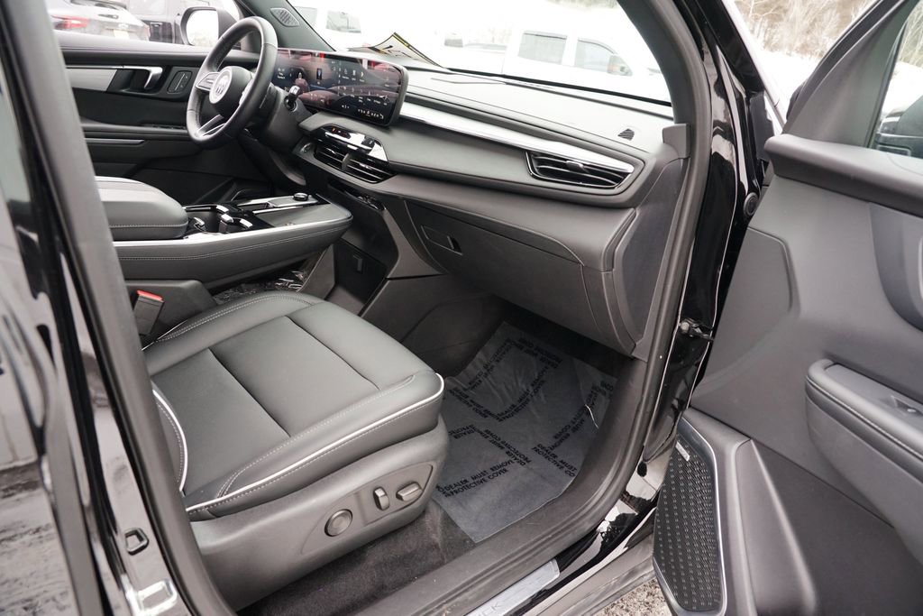 Used 2025 Buick Enclave Preferred image 29